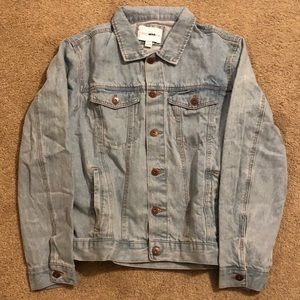 Men’s light wash denim jacket